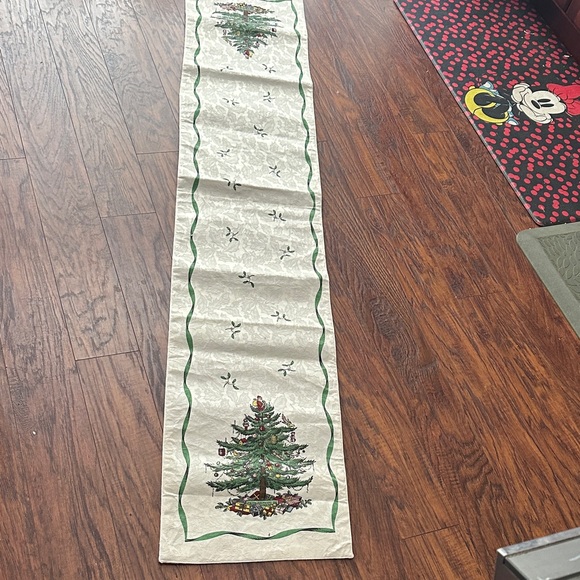 Spode Christmas Tree Table Runner - Green and Cream - Picture 2 of 10